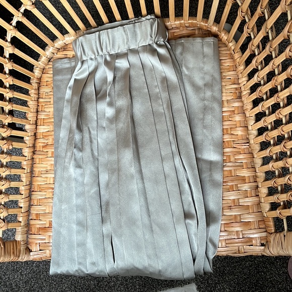 Not Here to Pleat You Satin Midi Skirt - Picture 3 of 4